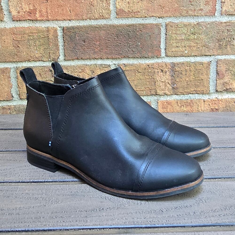 TOMS Reese Black Leather Cap Toe Chelsea Ankle Boots Booties Womens Size 7.5